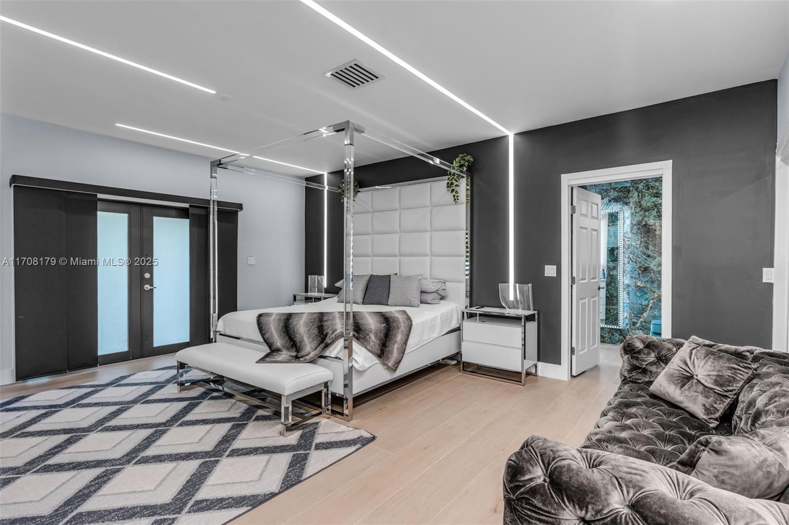Property Photo: 1120 Wallace St FL 33134