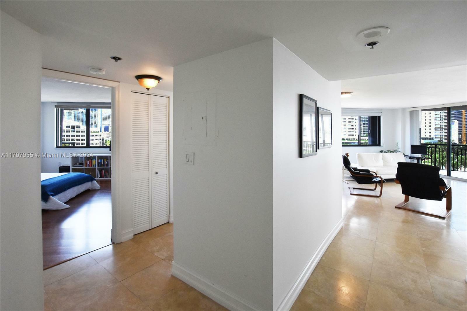 Property Photo:  540 Brickell Key Dr 815  FL 33131 