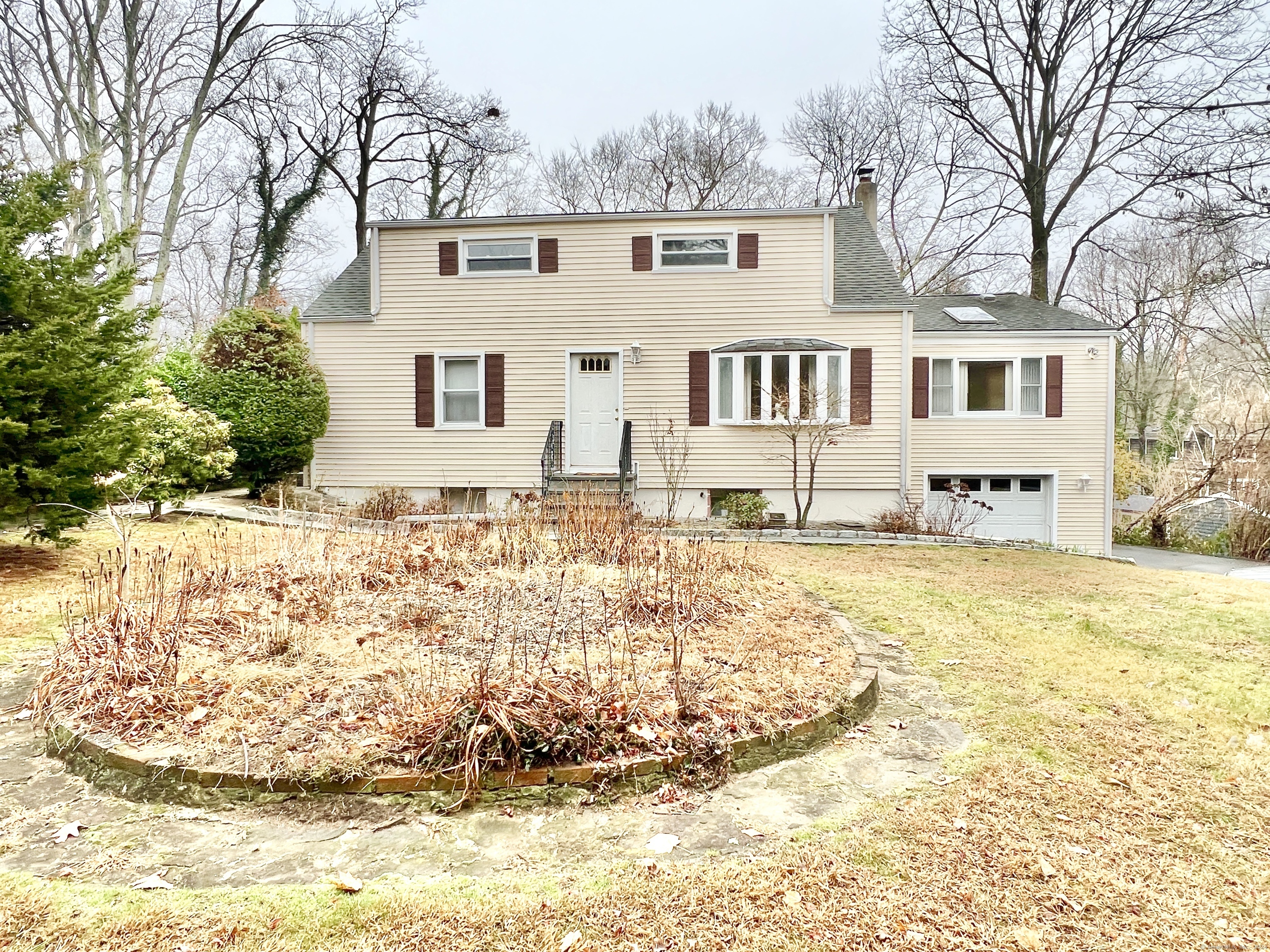 Property Photo:  57 Meadowpark Avenue North  CT 06905 