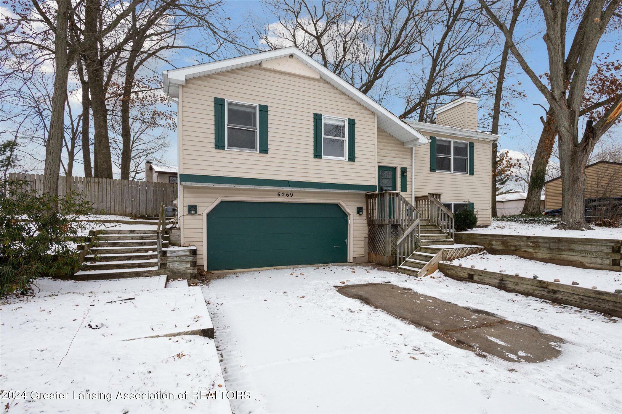 Property Photo:  6269 Royal Oak Drive  MI 48840 