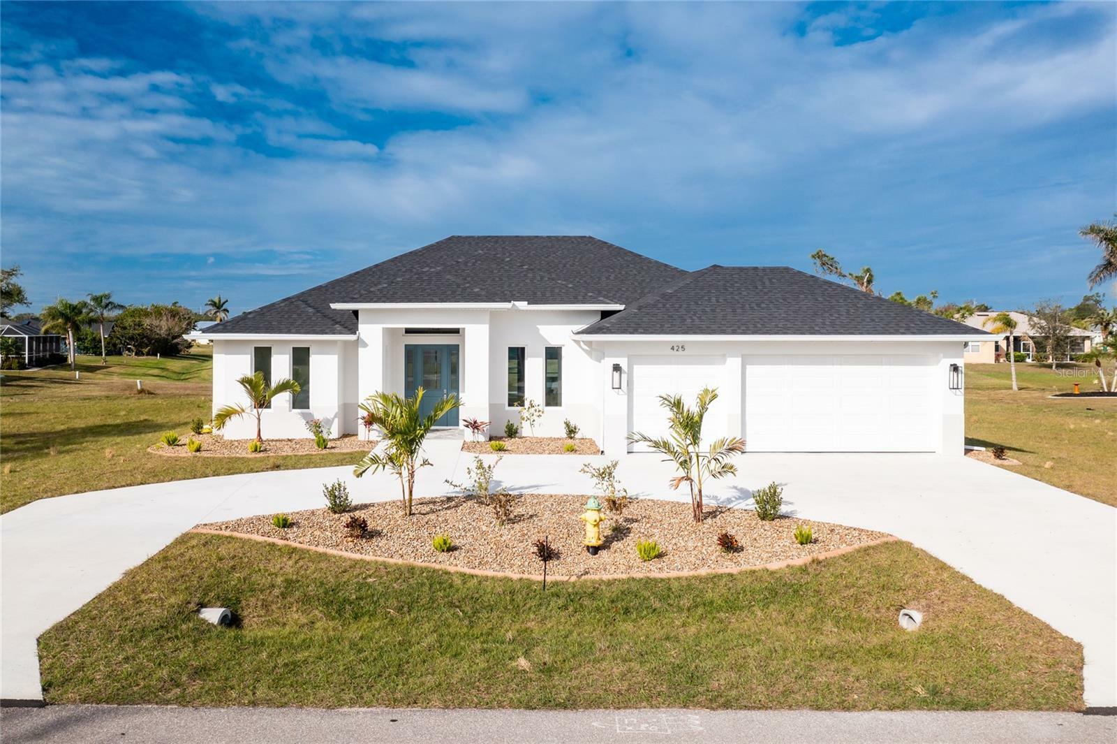 Property Photo: 425 Orinoco Street FL 33983