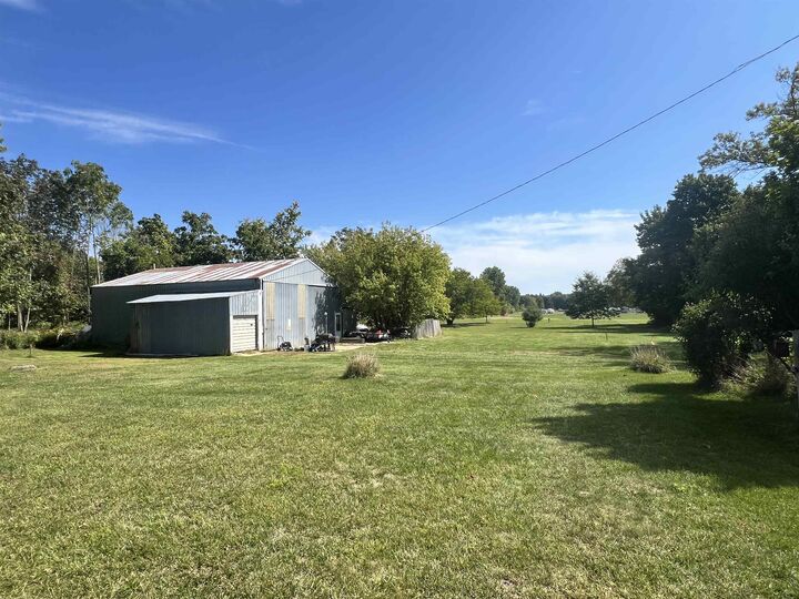 Property Photo: 305 E Lasalle Street MI 48816