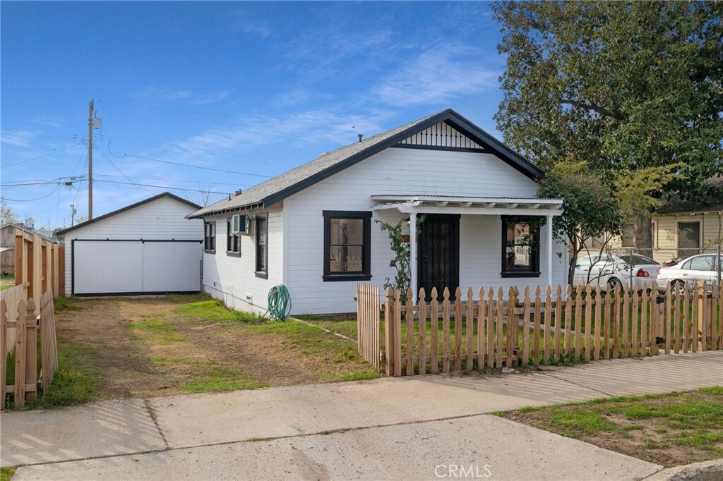 Property Photo:  113 Belle Avenue  CA 93308 