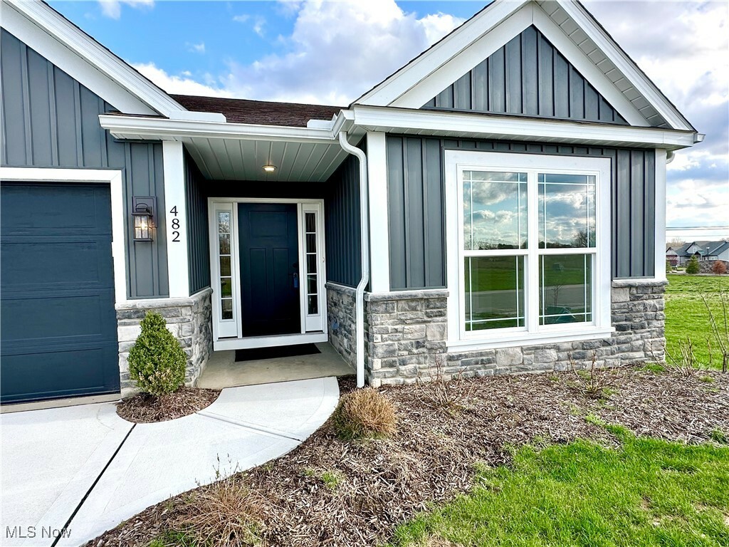 Property Photo: 482 Meadow Trail SW OH 44632