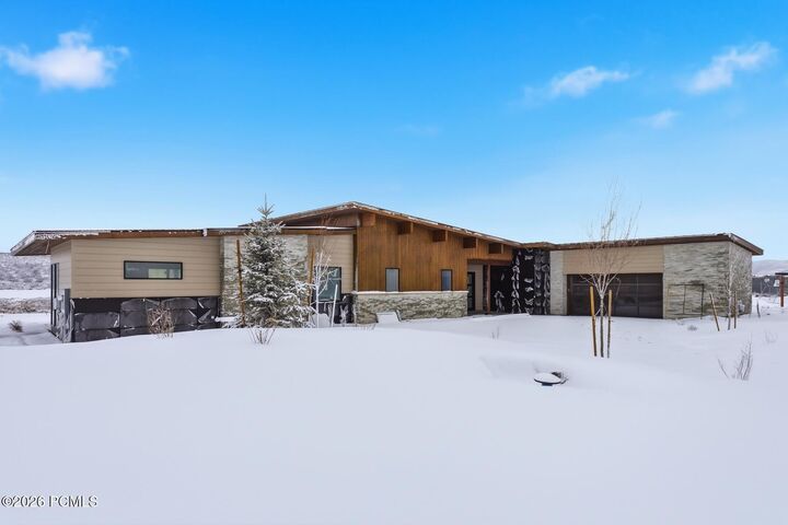 Property Photo: 6105 Golf Club Link UT 84098