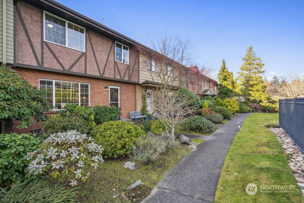 Property Photo:  1551 NW 195th Street 5  WA 98177 