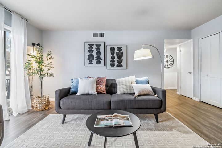 8038 Broadway 225L  San Antonio TX 78209 photo