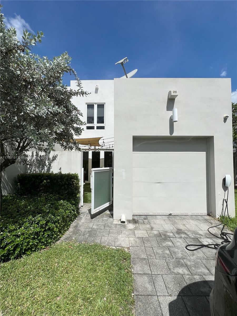 Property Photo:  10520 NW 63rd Ter 1  FL 33178 