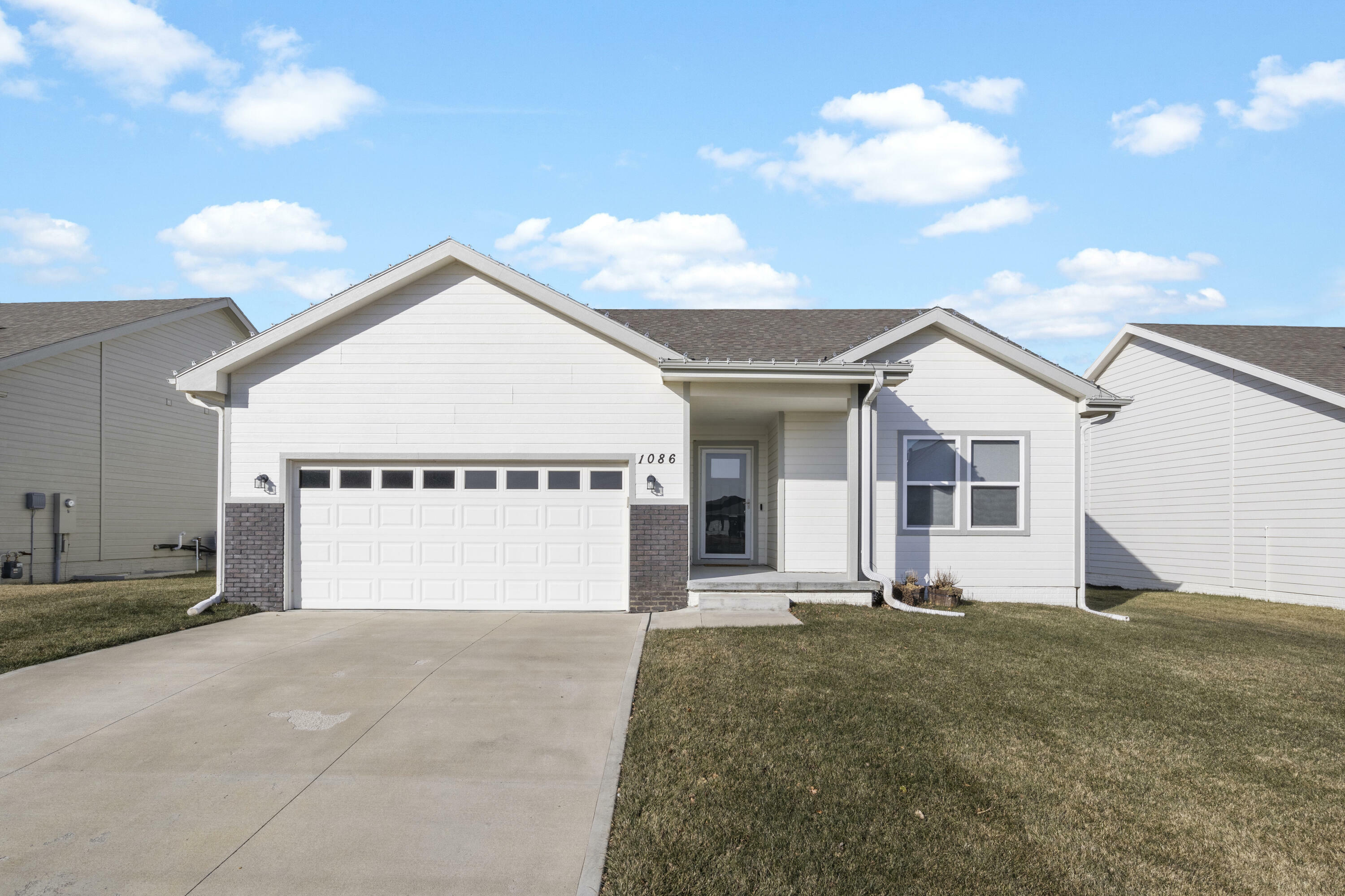 Property Photo:  1086 Deveron Drive  IA 51503 