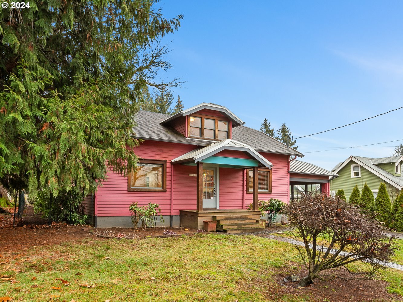 Property Photo:  7428 SW 27th Ave  OR 97219 