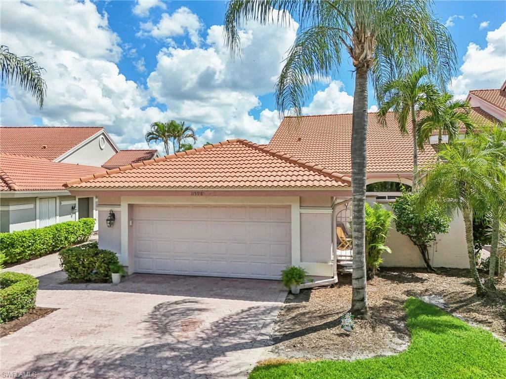 Property Photo: 11598 Quail Village Way FL 34119