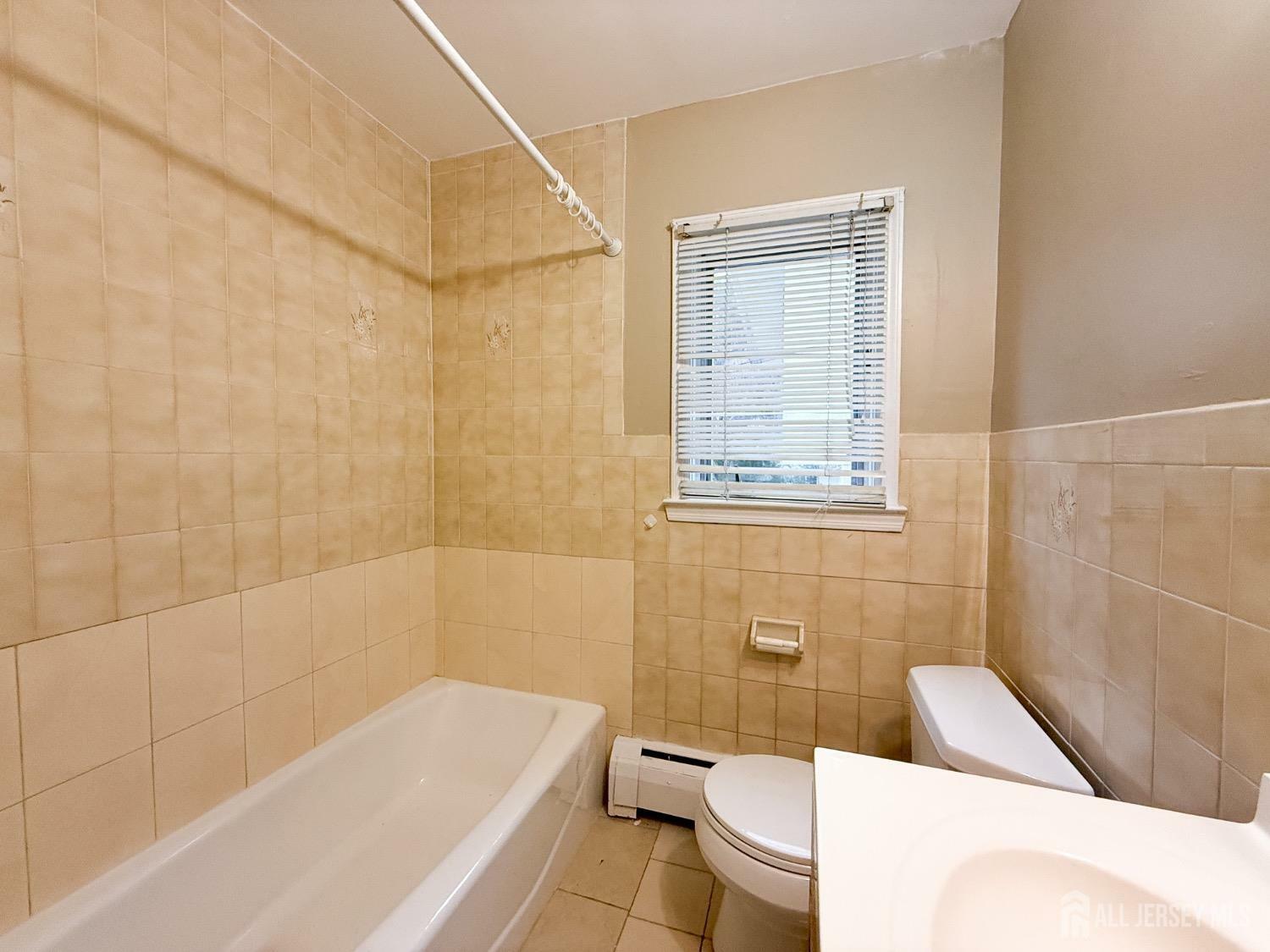 Property Photo:  38 N Laurel Avenue N  NJ 08830 