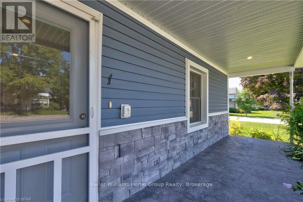 Property Photo:  469 Havelock Street #1  ON N0G 2H0 