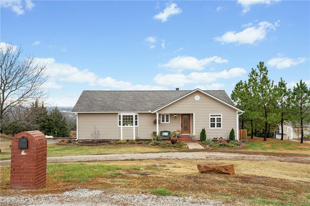 Property Photo:  220 Overlook Drive  KS 67333 