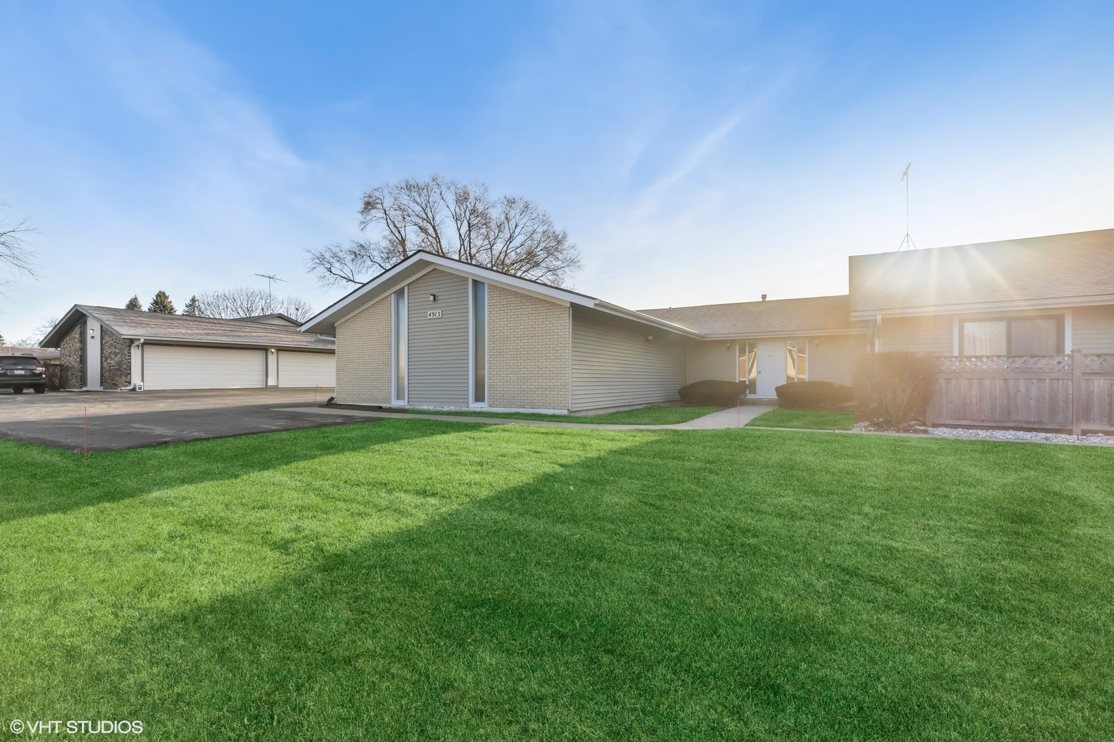 Property Photo:  4913 W Oakwood Drive C  IL 60050 