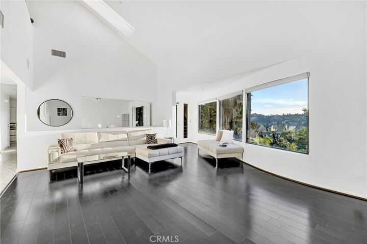 Property Photo:  4939 Medina Drive  CA 91364 