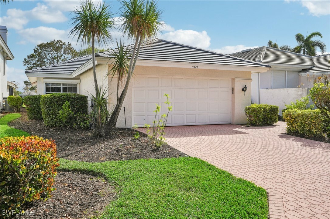 Property Photo:  11574 Quail Village Way  FL 34119 