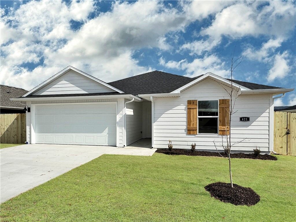 Property Photo:  421 Riggs Street  AR 72753 