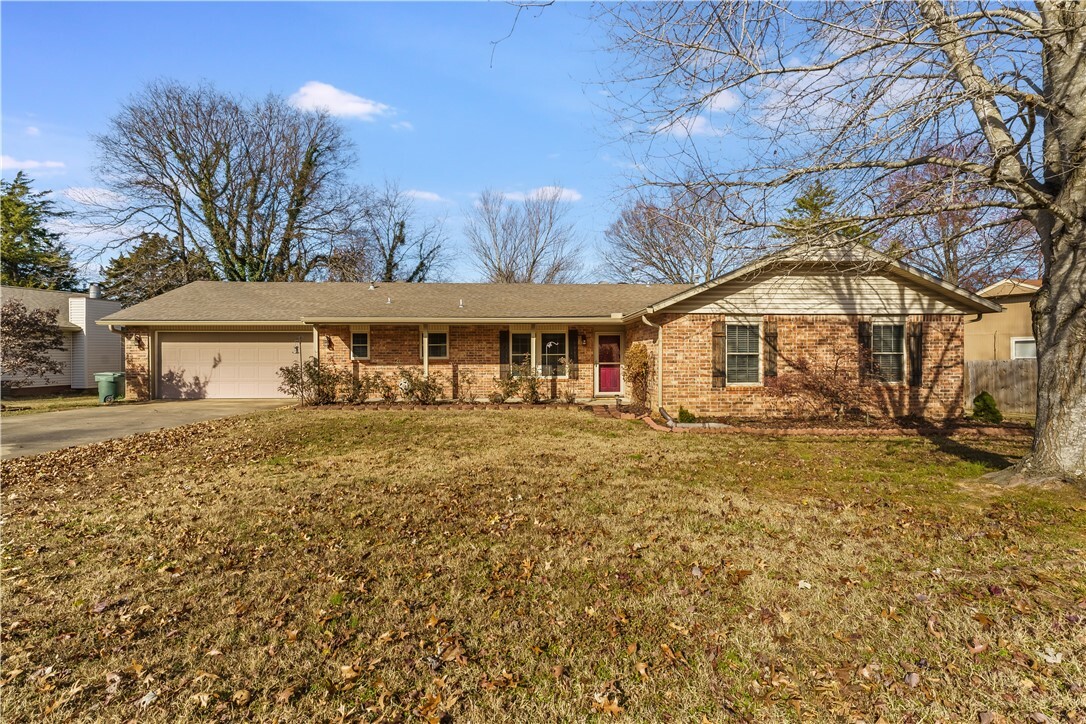 Property Photo:  2556 E Country Way. Drive  AR 72703 