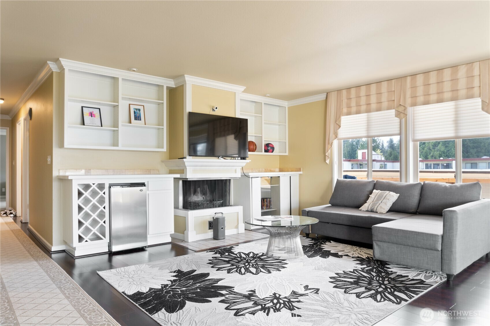 Property Photo: 8516 196th Street SW 302 WA 98026