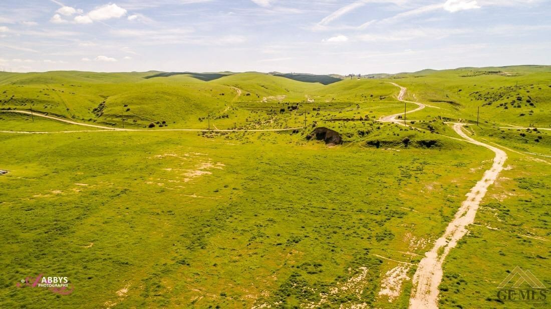 Property Photo:  13100 Oilfields Road  CA 93308 