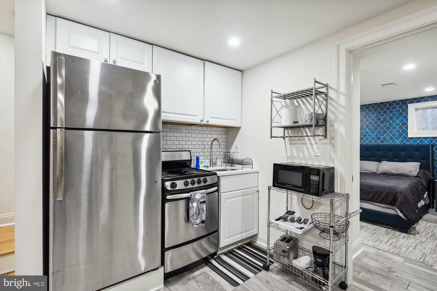 Property Photo:  1214 E Capitol Street NE  DC 20002 