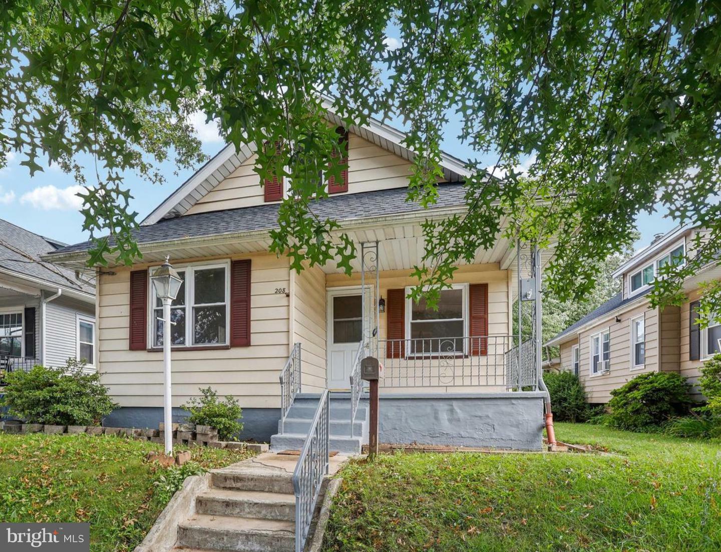 Property Photo:  208 E Pine Street  NJ 08106 