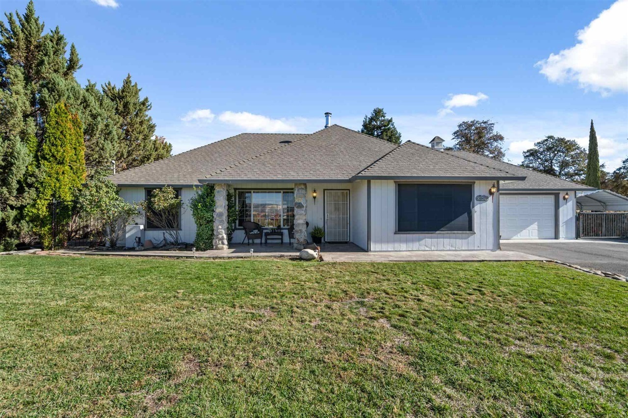 Property Photo: 3047 Quail Hill Rd CA 95228