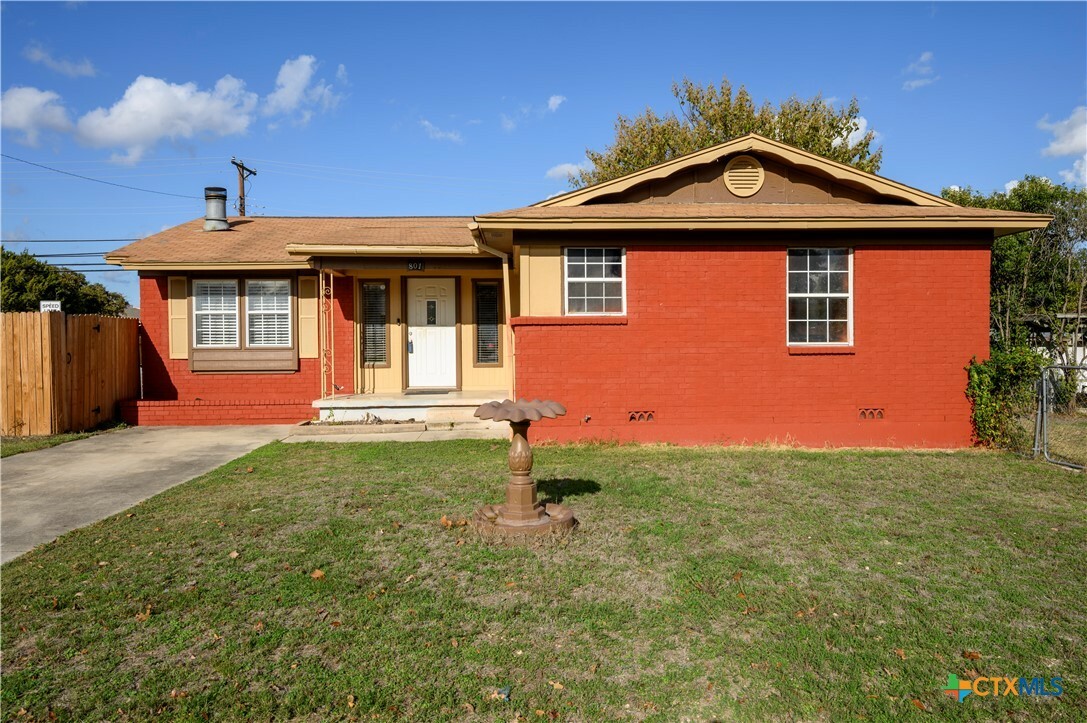 Property Photo:  801 E Robertson Avenue  TX 76522 