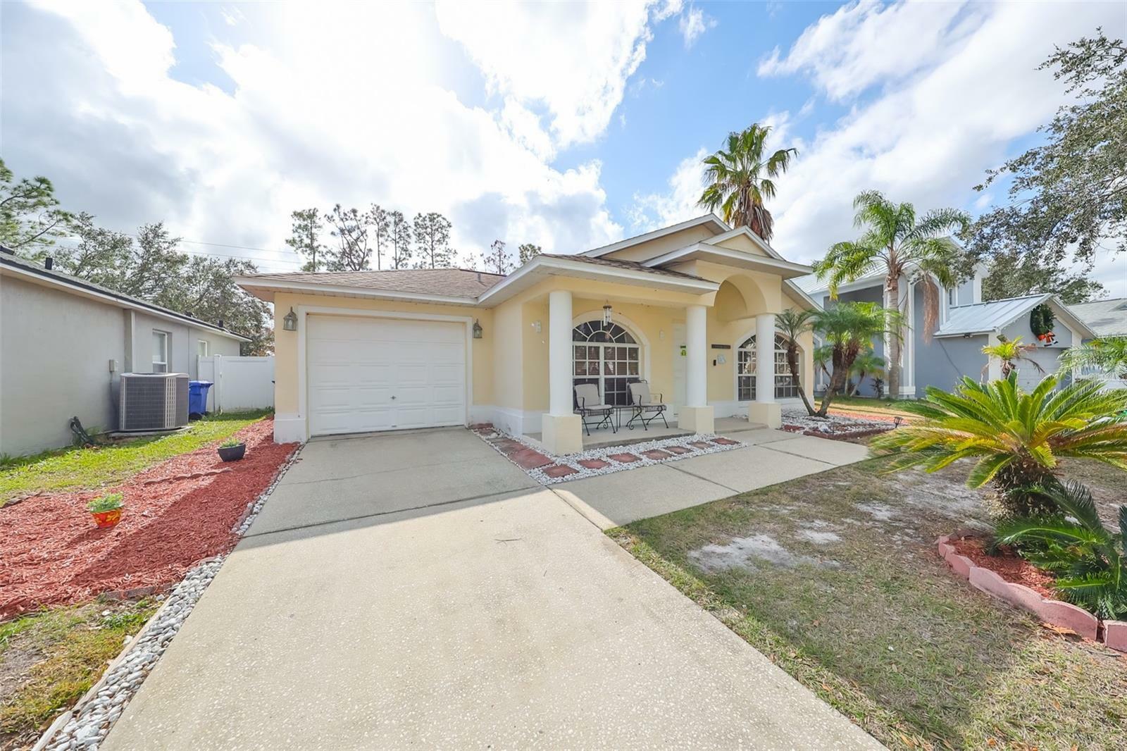 Property Photo:  11954 Lark Song Loop  FL 33579 