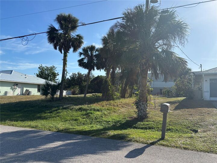 Property Photo:  145 Mark Twain Lane  FL 33947 