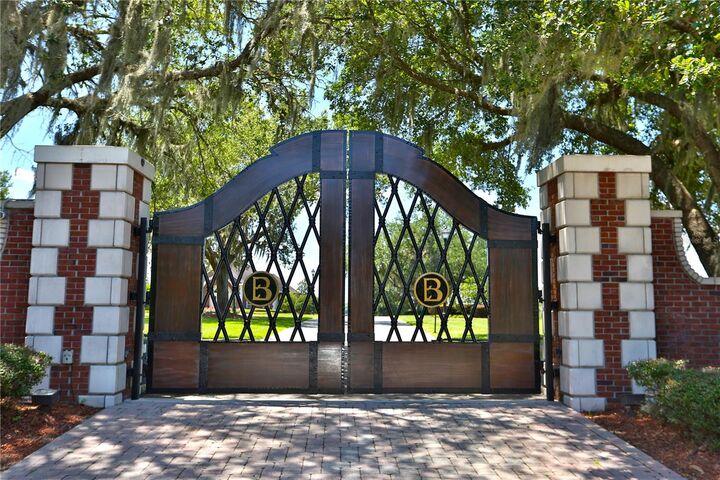 Property Photo: 6500 SE 193rd Street FL 32667