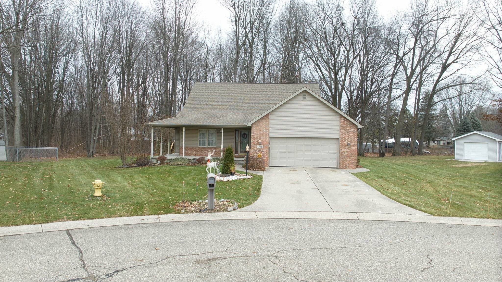 Property Photo:  601 Mill Creek Court  MI 48420 