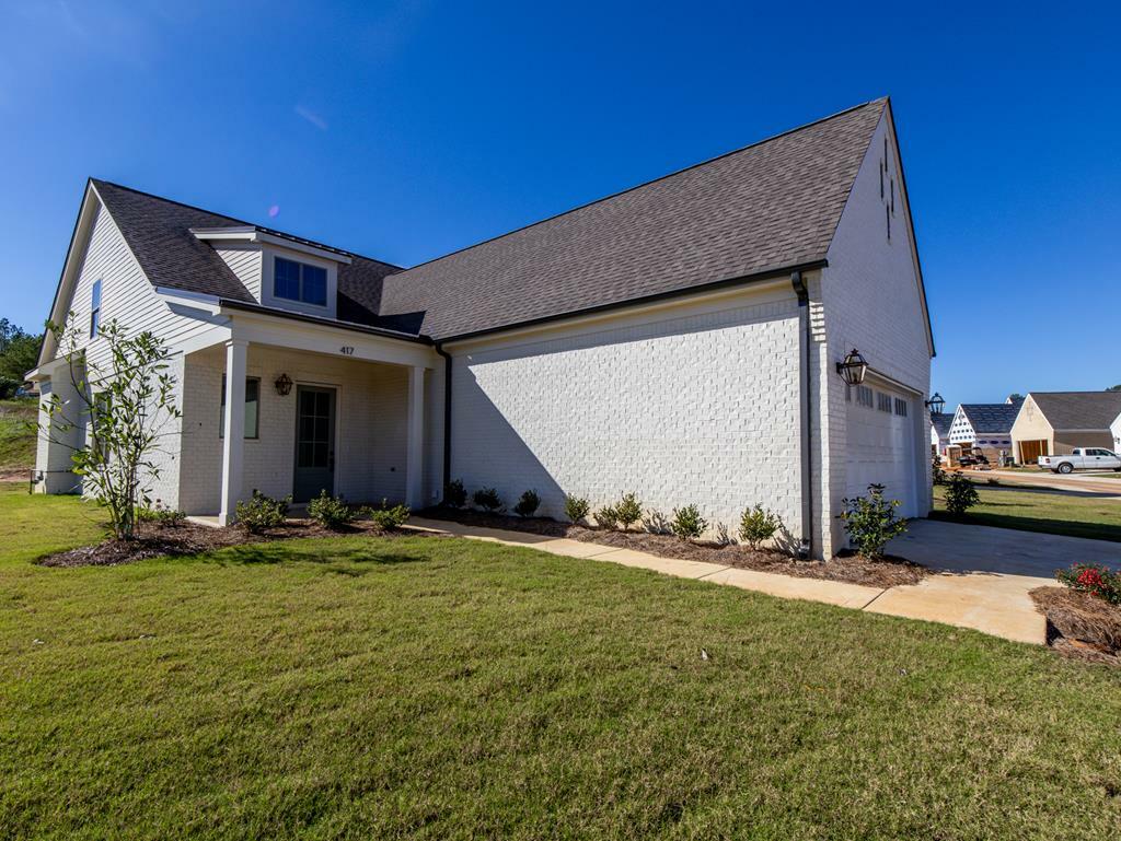 Property Photo:  408 South Grove Drive  MS 38655 