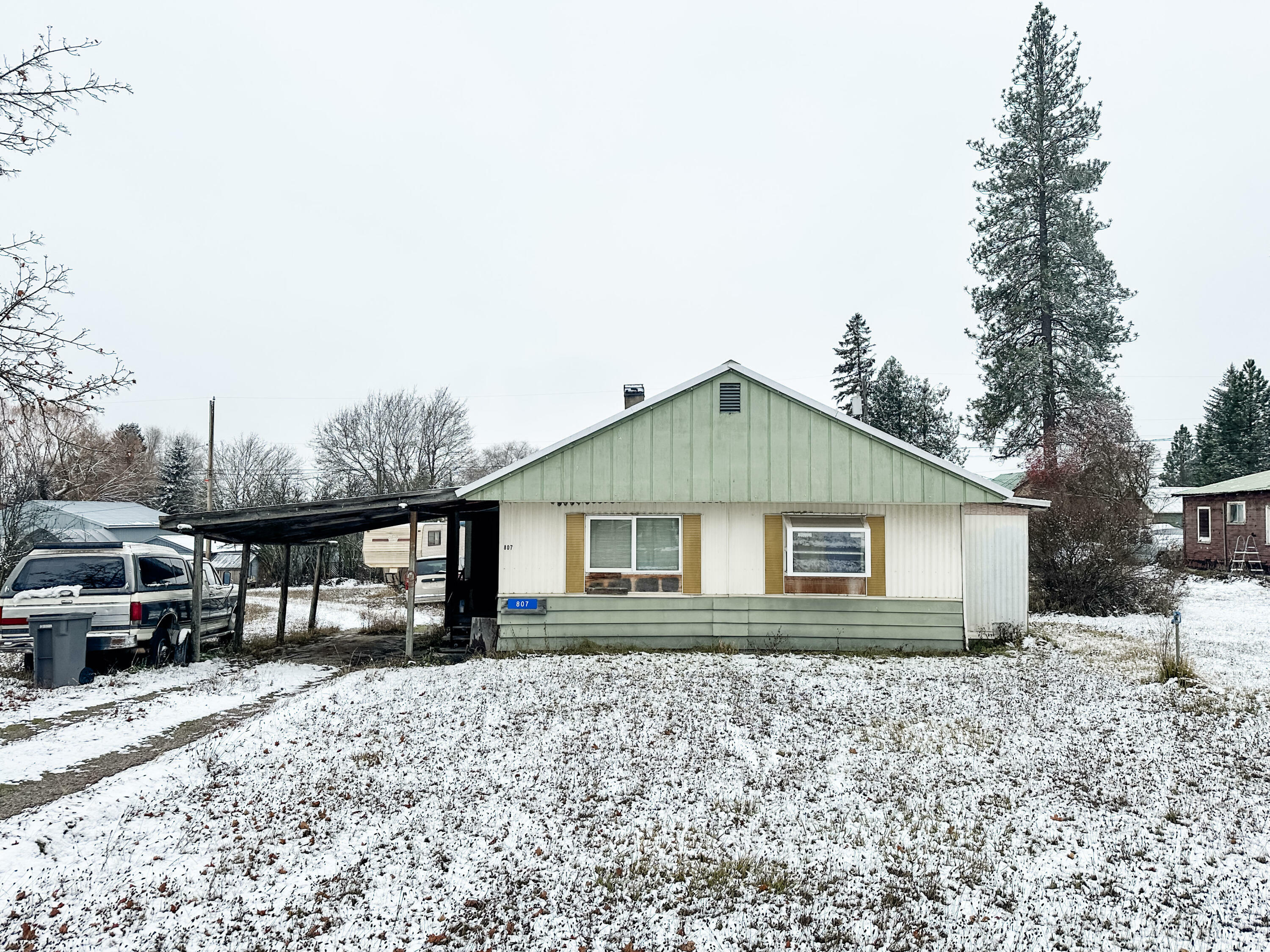 Property Photo: 807 W Jenkins Ave WA 99109