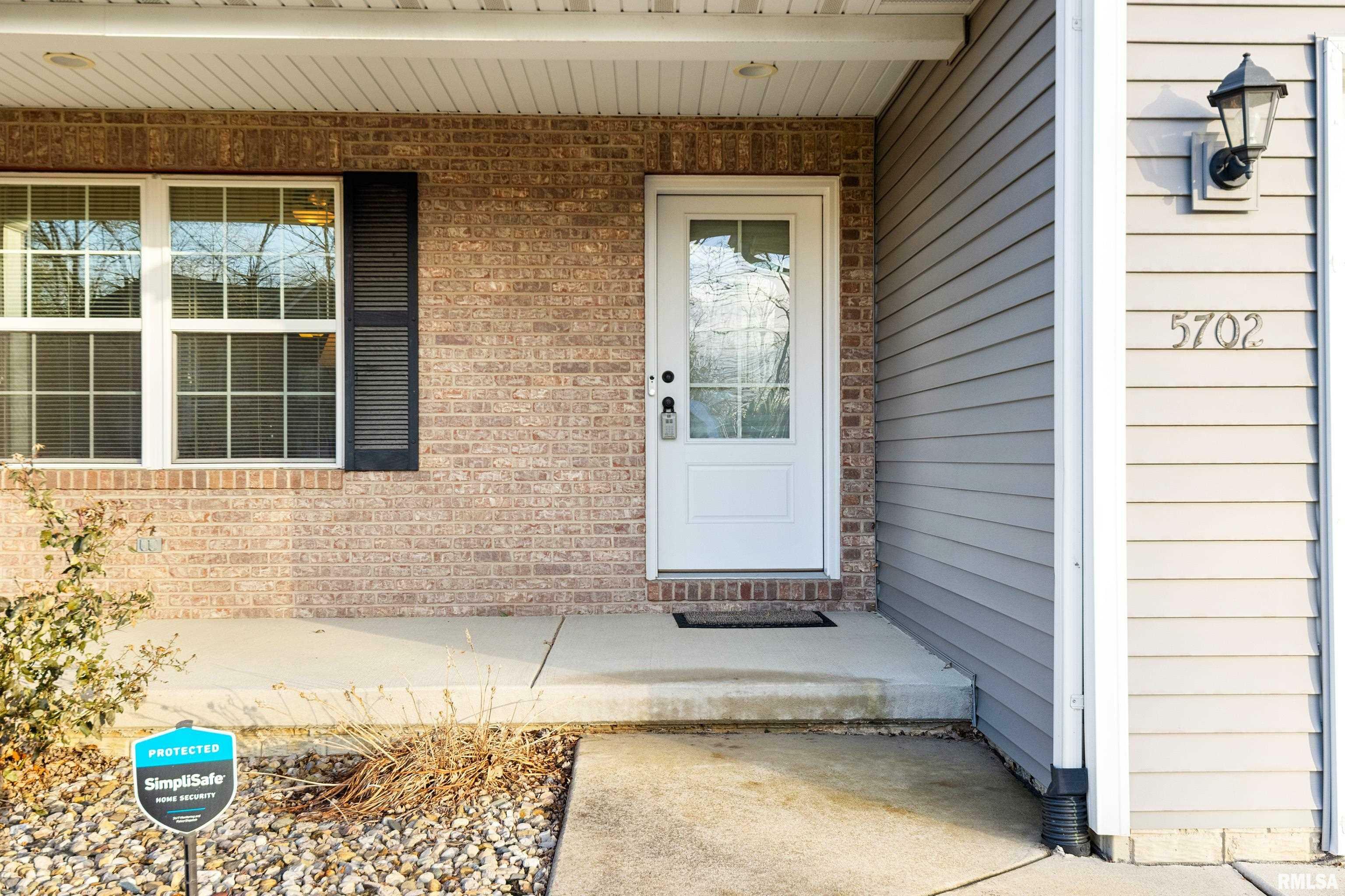 Property Photo:  5702 N Frostwood Parkway  IL 61615 