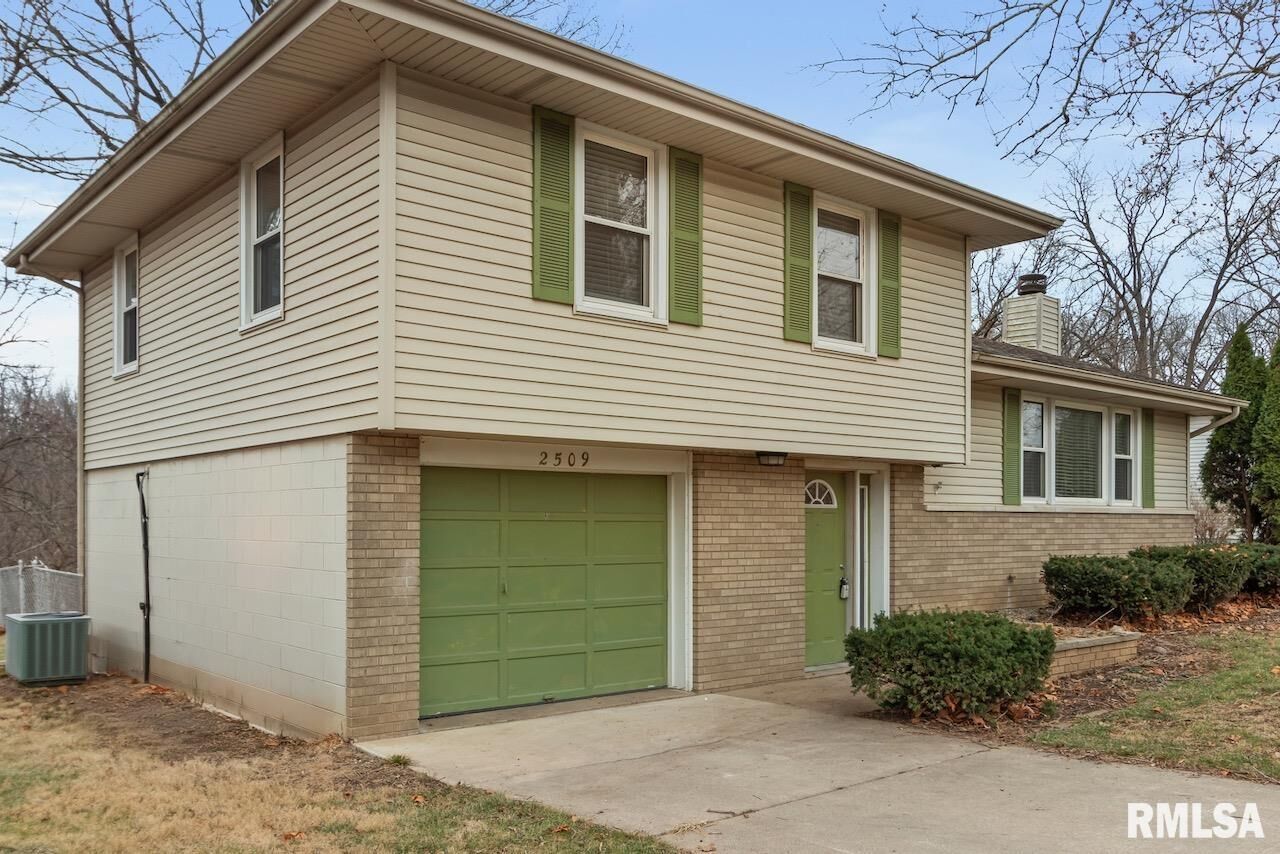 Property Photo:  2509 W Huntington Drive  IL 61614 