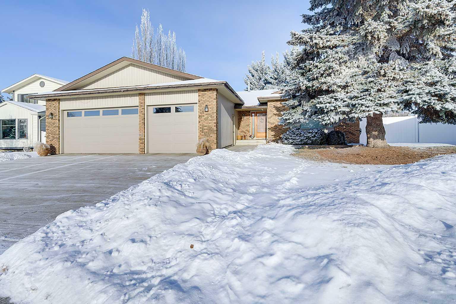 Property Photo:  25 Rose Crescent  AB T4P 3K3 