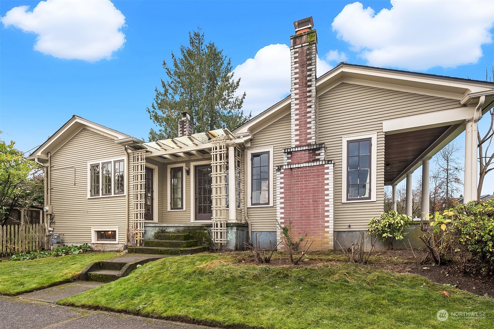 Property Photo:  2151 E Hamlin Street  WA 98112 