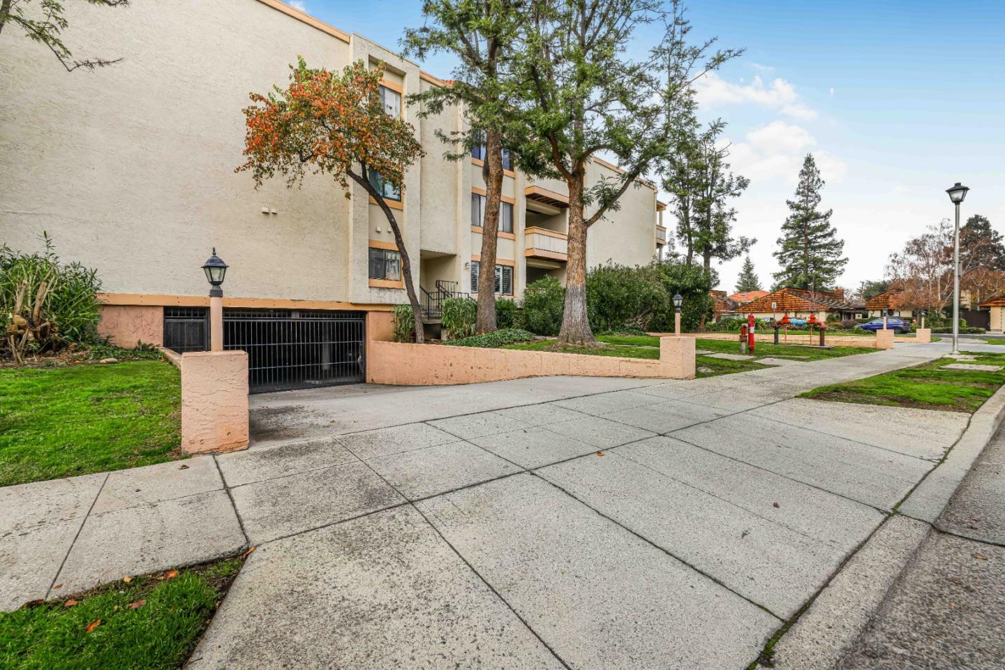 Property Photo:  440 Cesano Court 206  CA 94306 