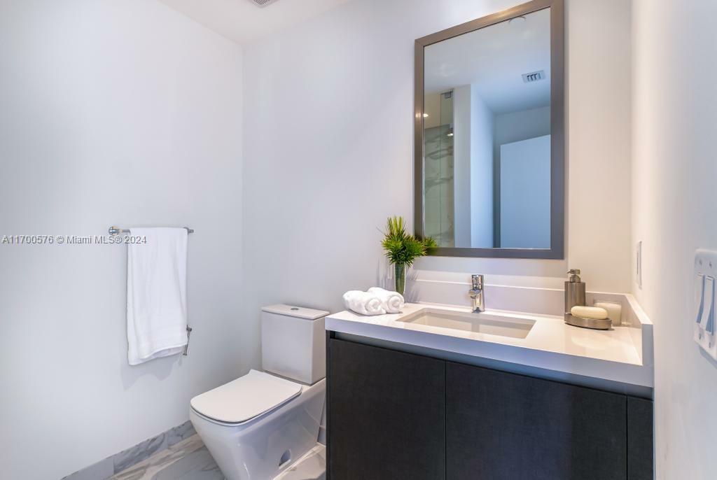 Property Photo:  851 NE 1st Ave 1011  FL 33132 