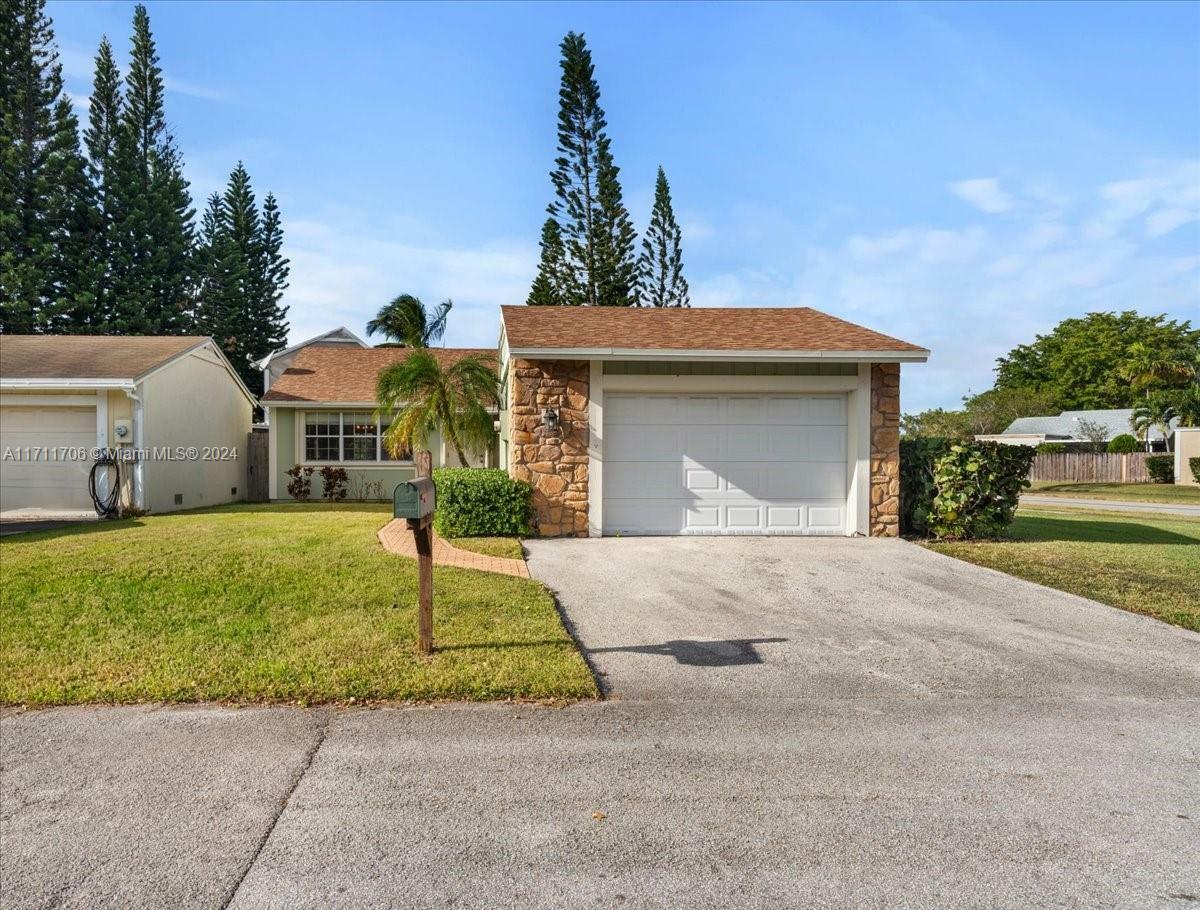 Property Photo:  1350 Pelican Ct  FL 33035 