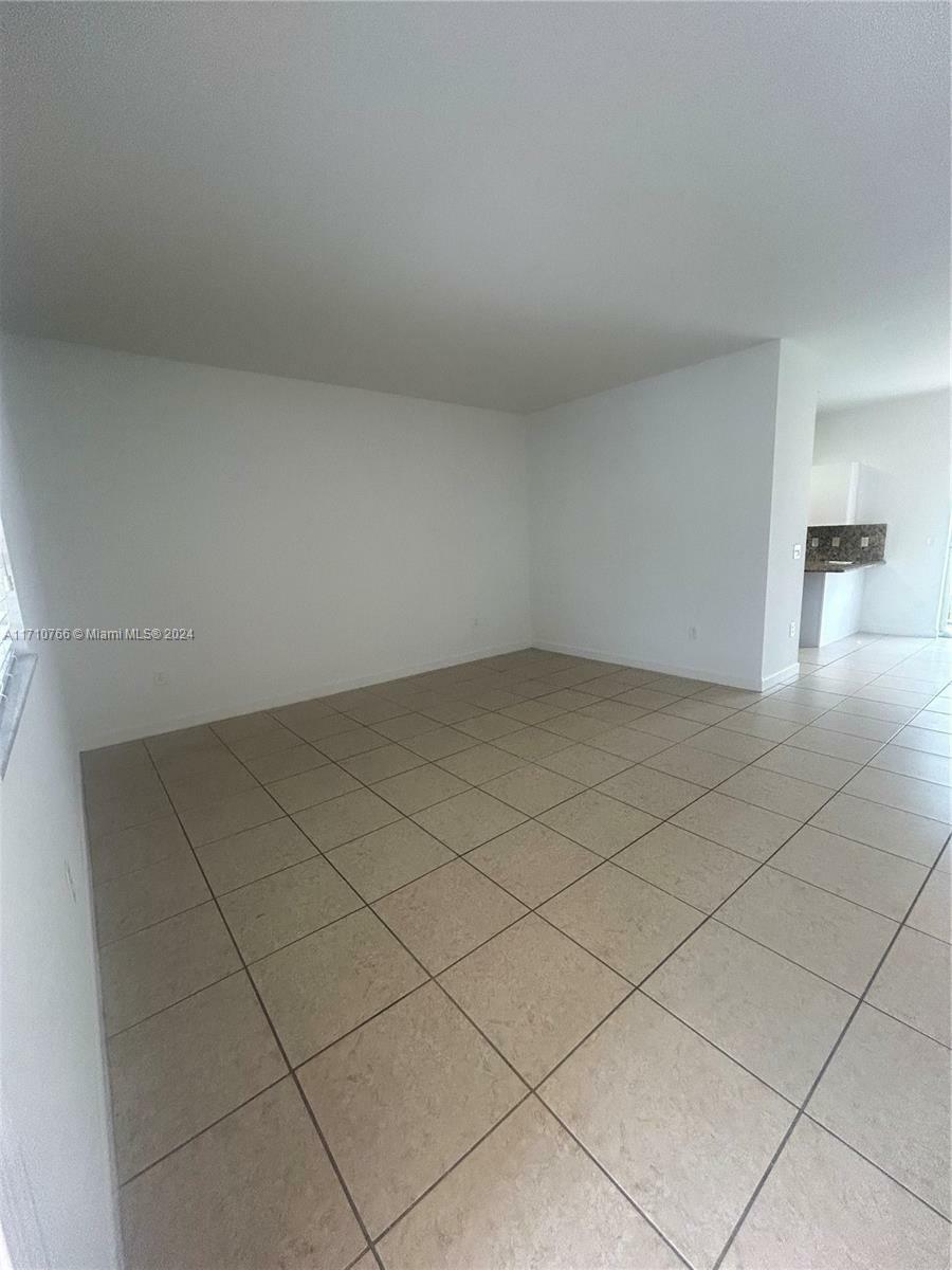 Property Photo:  372 NE 26th Pl 205  FL 33033 