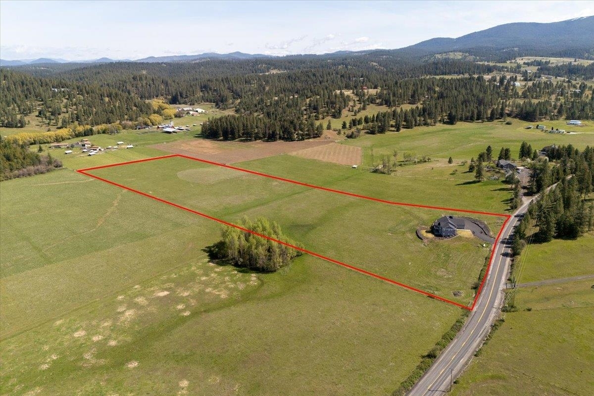 Property Photo:  9909 E Tallman Rd  WA 99003 
