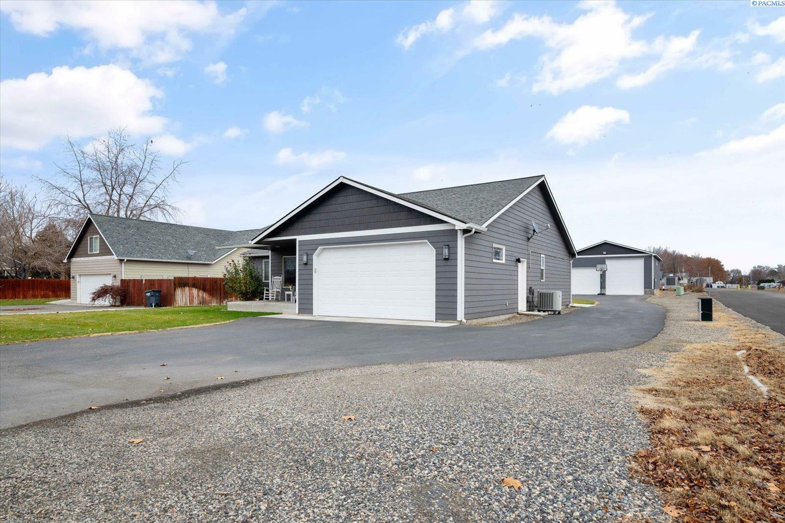 Property Photo: 1313 N Rd 44 WA 99301