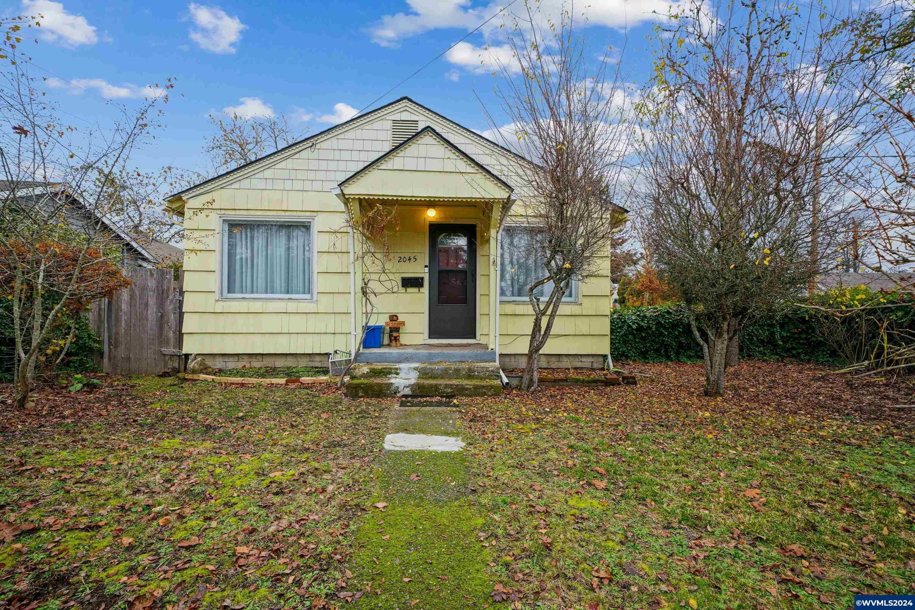 Property Photo: 2045 Lee St SE OR 97301