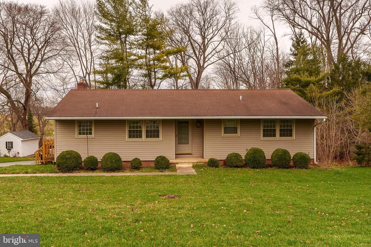 Property Photo:  1233 Penn Grant Road  PA 17602 