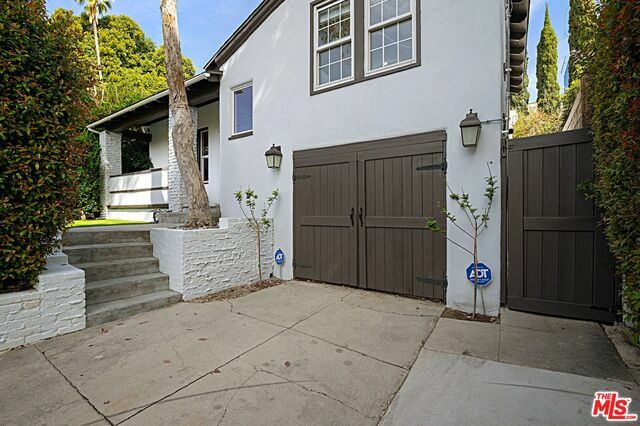 Property Photo:  9023 Phyllis Ave  CA 90069 