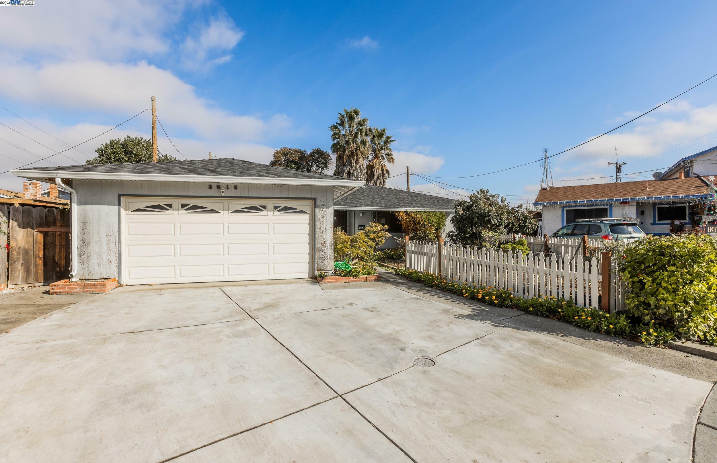 Property Photo:  3516 Rowena Ct  CA 95054 