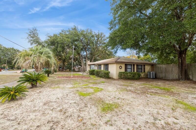 Property Photo:  420 Paradise Road  FL 32578 